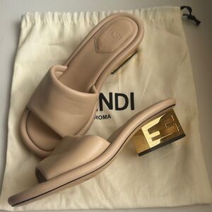 Women’s Fendi slide size 6.5